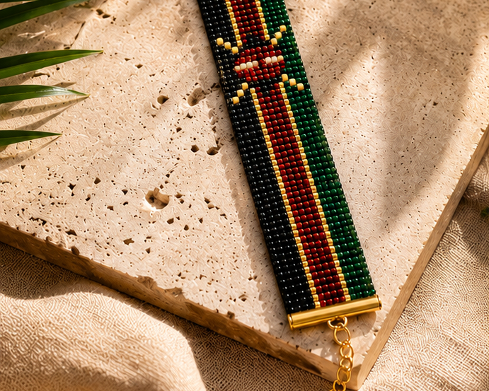 Kenyan beaded medium bracelet - Gold clasp